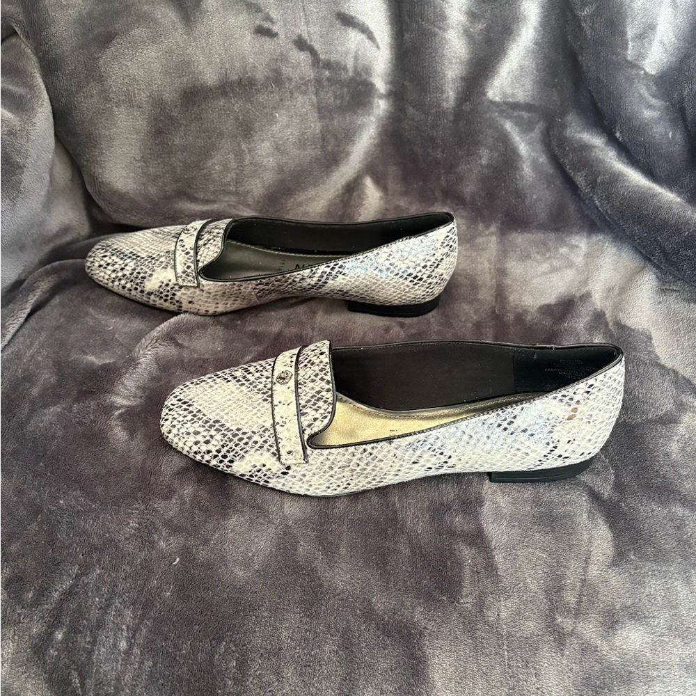 Anne Klein iFlex Snakeskin Loafers Flats Comfort Shoes - Picture 5 of 6